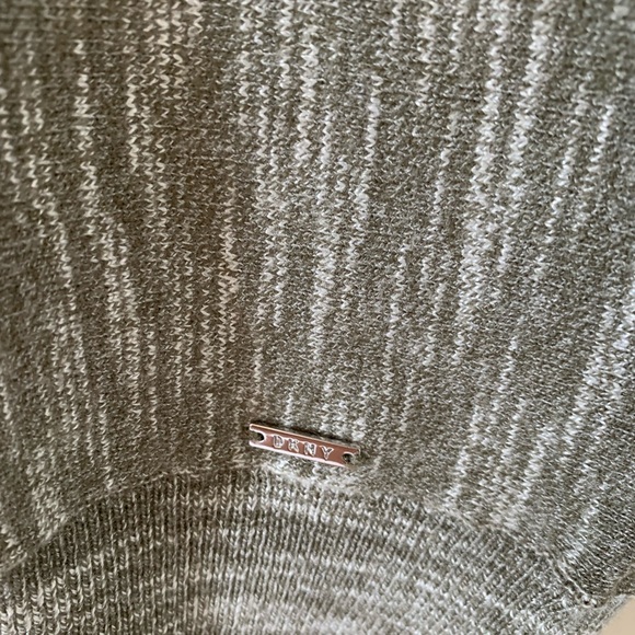 DKNY Knit Sweater Shirt Dolman Sleeve Sage Green Off White NWOT SIZE L - Picture 8 of 11